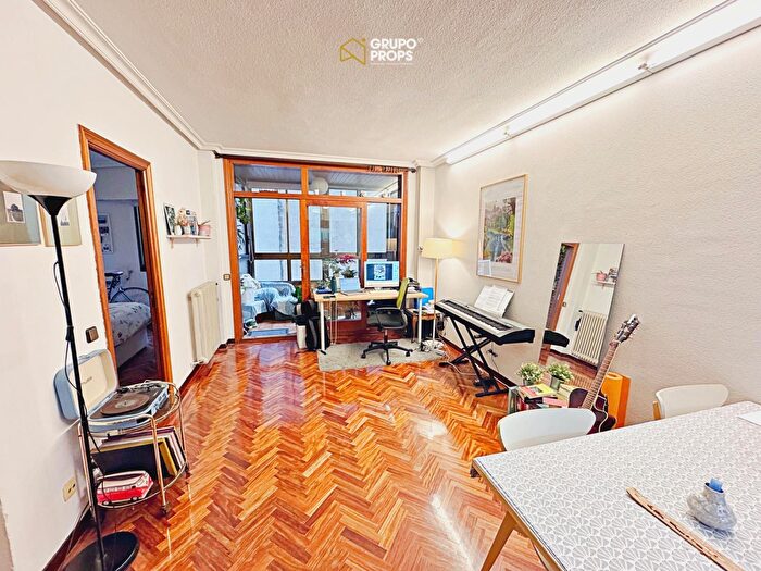 Casas en venta y pisos alquiler - 1