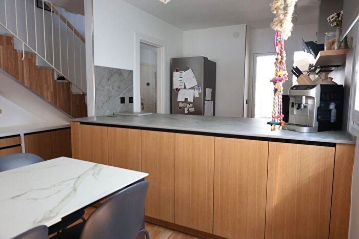Casas en venta y pisos alquiler - 2