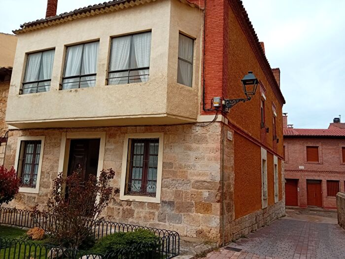 Casa en venta en Astudillo, Palencia de 5 habitaciones