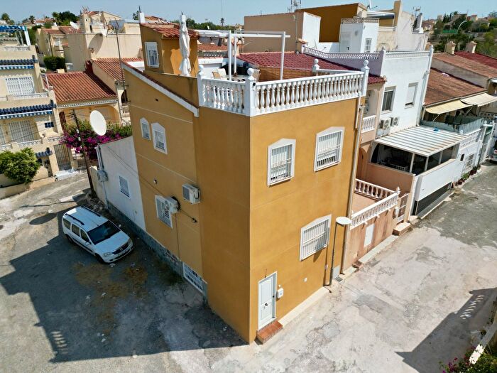 Casas en venta y pisos alquiler - 1