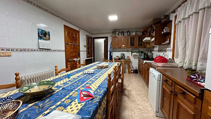 Casas en venta y pisos alquiler - 3