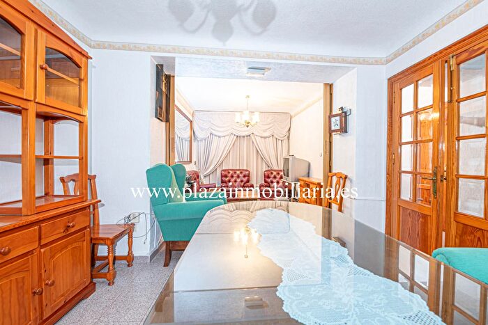 Casas en venta y pisos alquiler - 3