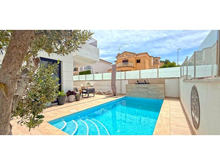 Casa en venta en Orihuela Costa, Villamartín Las Filipinas de 3 habitaciones