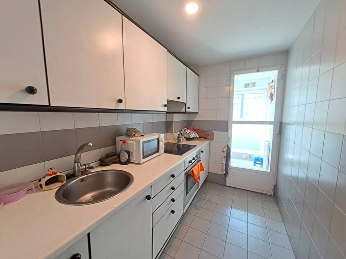Casas en venta y pisos alquiler - 2