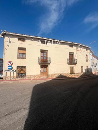 Casas en venta y pisos alquiler - 1
