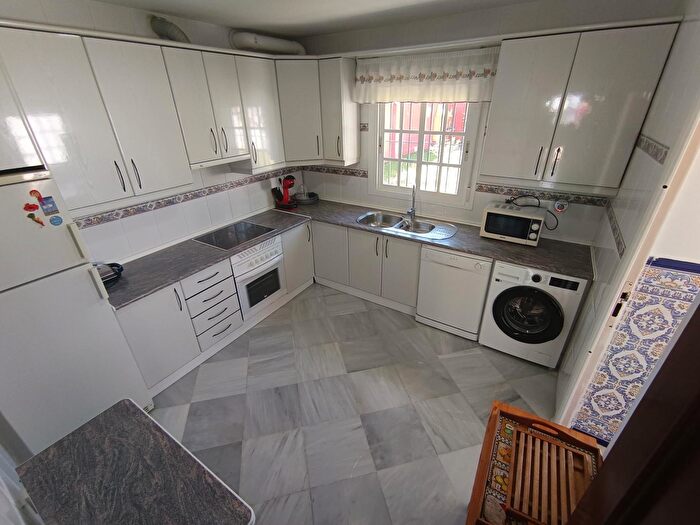 Casas en venta y pisos alquiler - 2