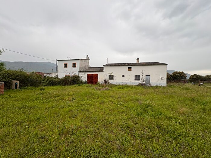 Casa en venta en Zarza de Granadilla, Cáceres de 6 habitaciones