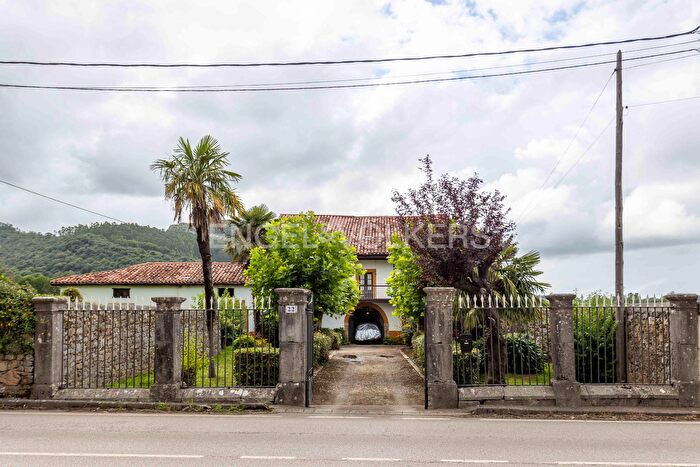 Casa en venta en Entrambasaguas, Cantabria de 6 habitaciones