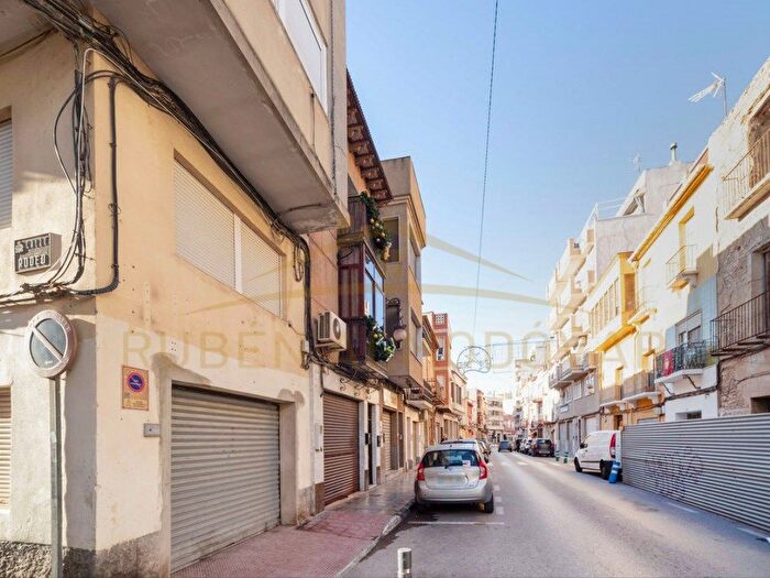 Casas en venta y pisos alquiler - 1