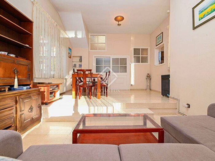 Casas en venta y pisos alquiler - 1