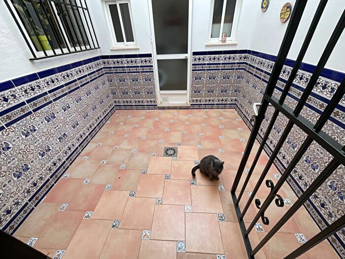 Casas en venta y pisos alquiler - 3