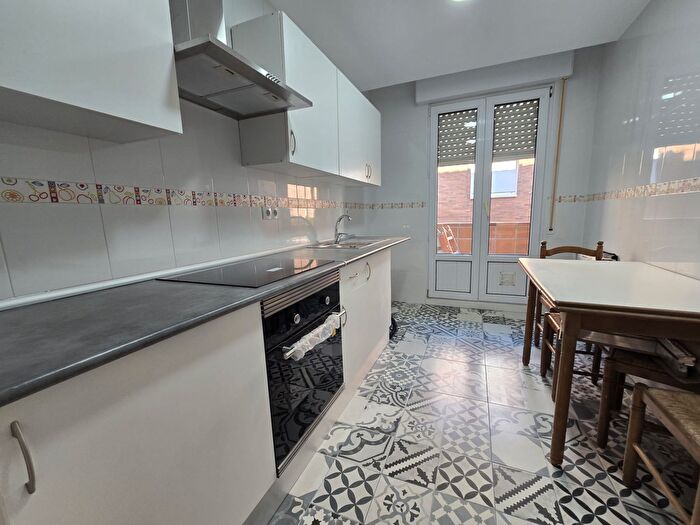 Casas en venta y pisos alquiler - 1