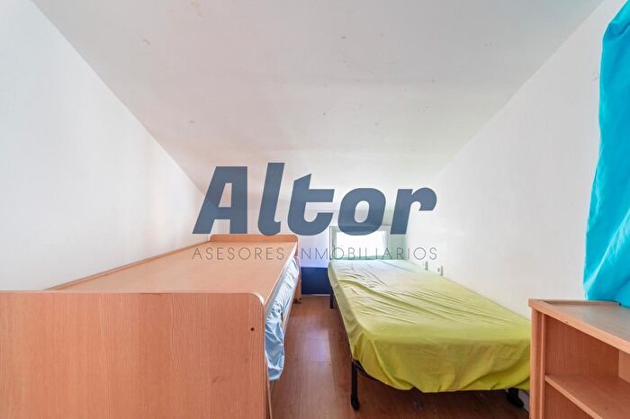 Casas en venta y pisos alquiler - 2