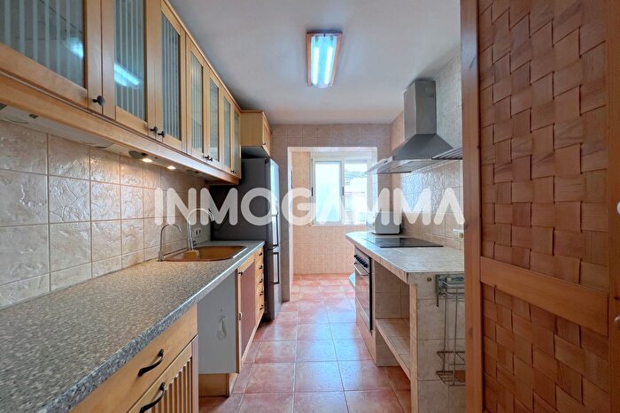 Casas en venta y pisos alquiler - 3