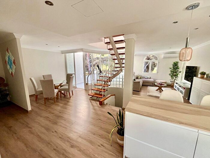 Casas en venta y pisos alquiler - 1