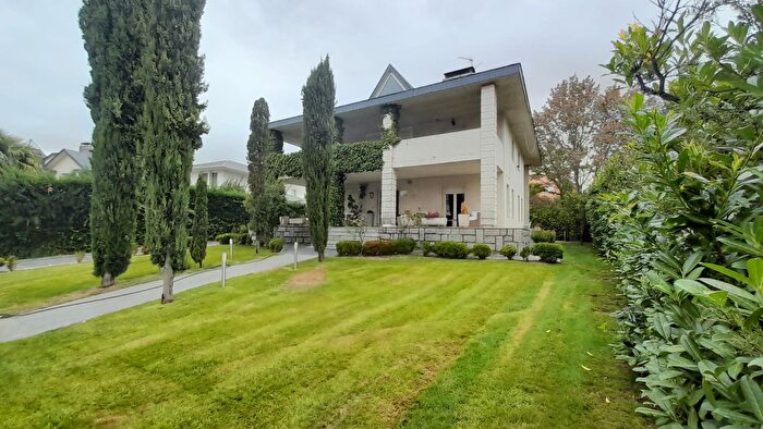 Casas en venta y pisos alquiler - 1