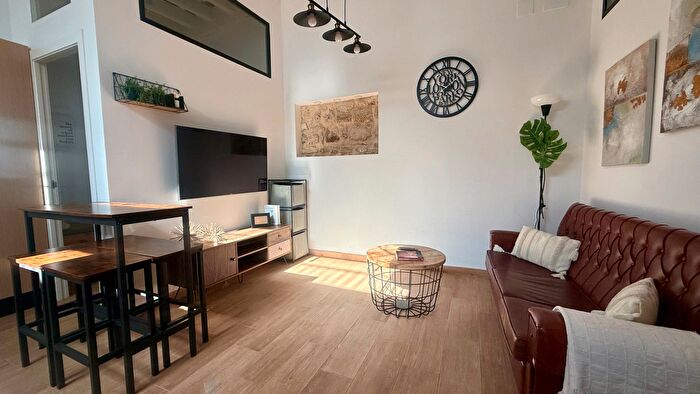 Casas en venta y pisos alquiler - 1