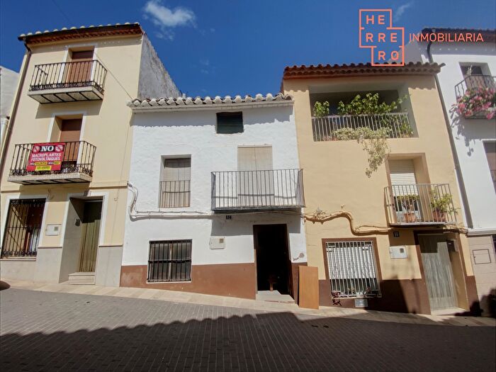 Casas en venta y pisos alquiler - 1