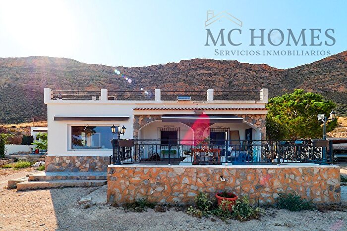Casa en venta en Agost, Alicante de 5 habitaciones