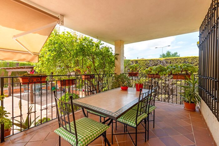 Casa en venta en Ogíjares, Granada de 5 habitaciones