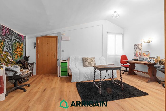 Casas en venta y pisos alquiler - 1
