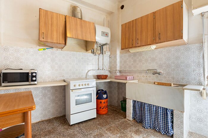 Casas en venta y pisos alquiler - 3
