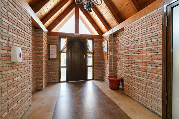 Casas en venta y pisos alquiler - 2