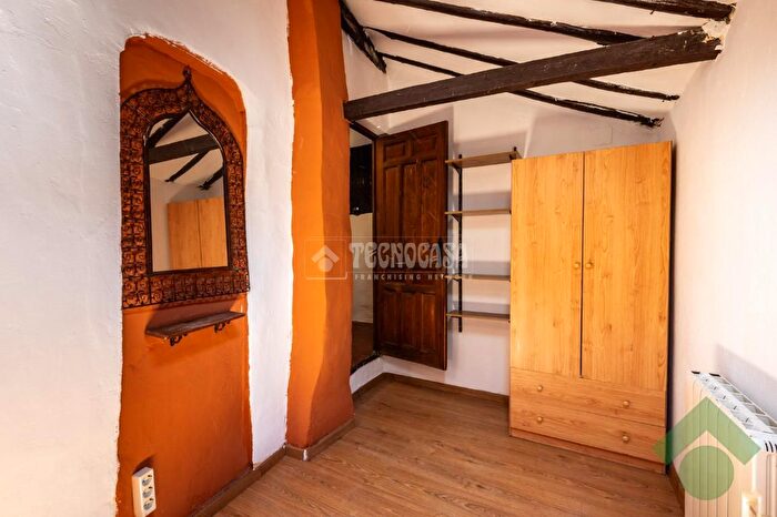 Casas en venta y pisos alquiler - 3