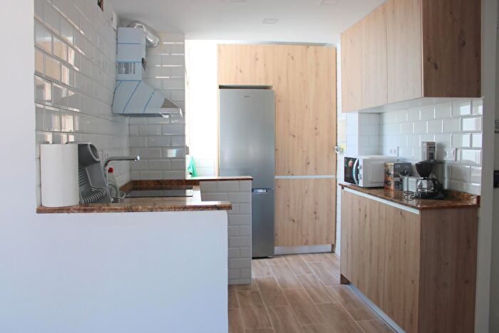Casas en venta y pisos alquiler - 3