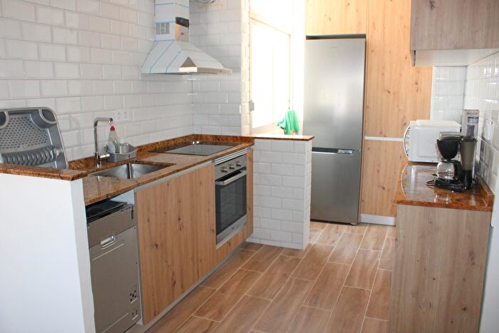 Casas en venta y pisos alquiler - 2