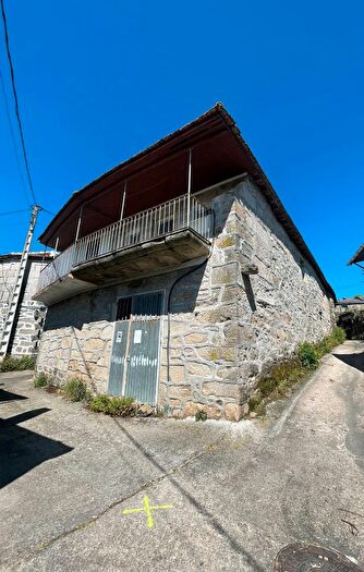 Casa en venta en O Irixo, Ourense de 4 habitaciones
