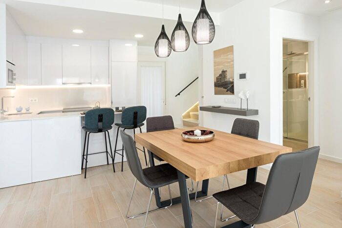 Casas en venta y pisos alquiler - 3