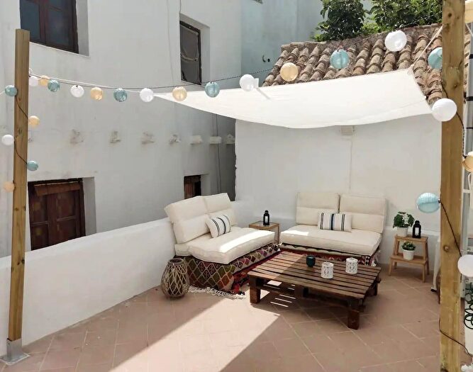 Casas en venta y pisos alquiler - 1