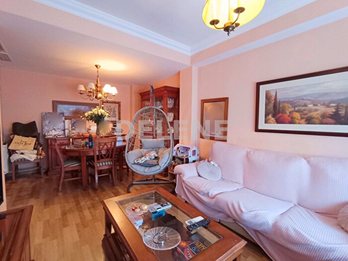 Casas en venta y pisos alquiler - 1