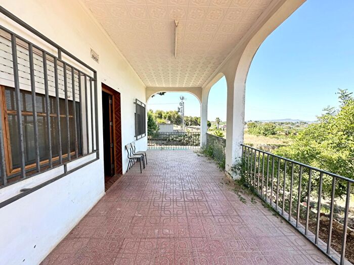 Casa en venta en Carlet, Valencia de 5 habitaciones