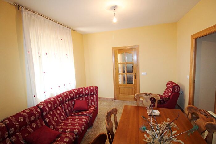 Casas en venta y pisos alquiler - 2