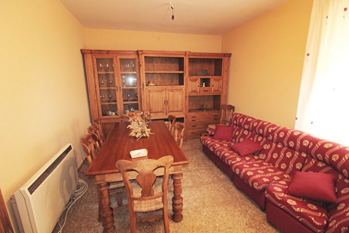 Casas en venta y pisos alquiler - 3
