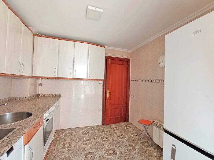 Casas en venta y pisos alquiler - 3