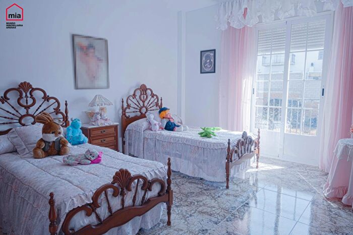 Casas en venta y pisos alquiler - 3