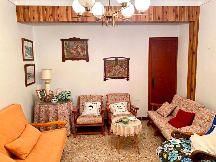 Casas en venta y pisos alquiler - 3