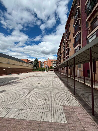 Casas en venta y pisos alquiler - 3