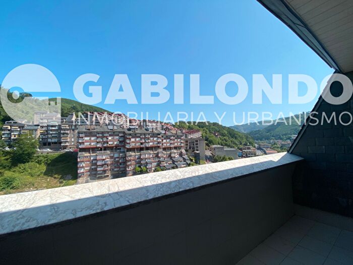 Casas en venta y pisos alquiler - 1