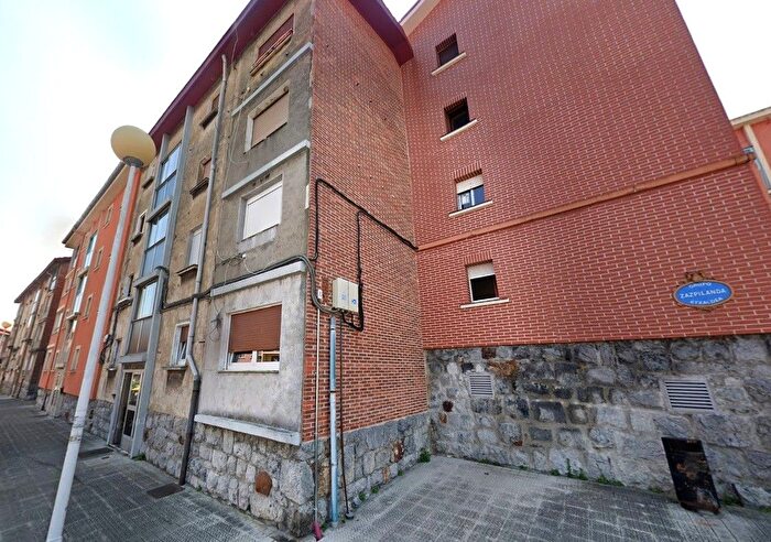 Casas en venta y pisos alquiler - 3