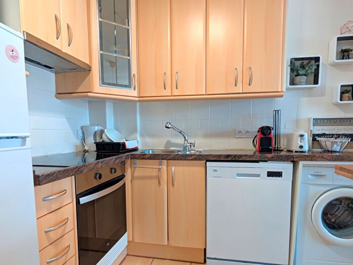 Casas en venta y pisos alquiler - 2