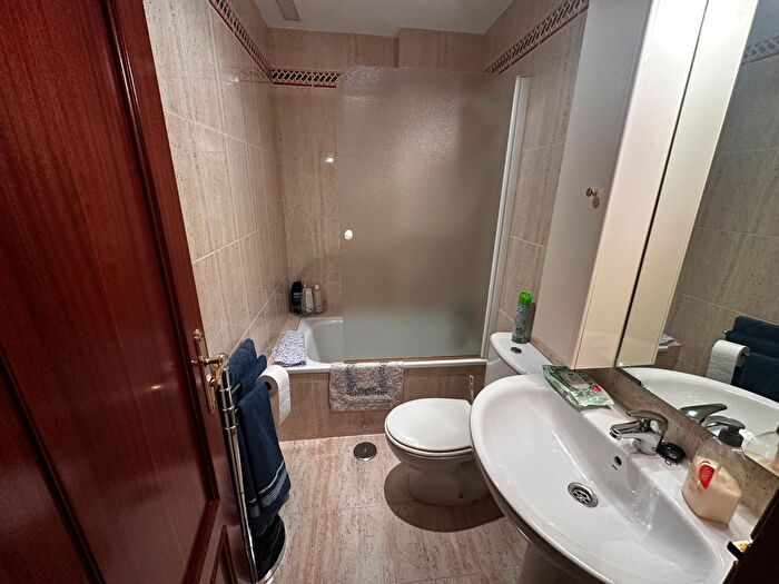 Casas en venta y pisos alquiler - 3
