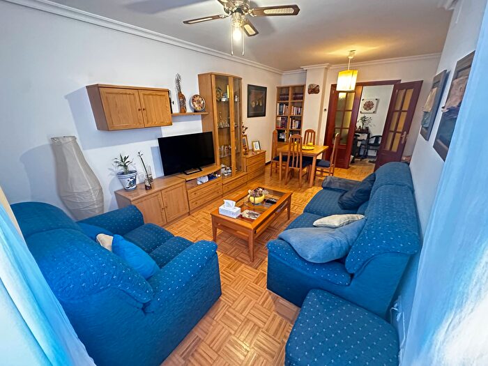 Casas en venta y pisos alquiler - 1