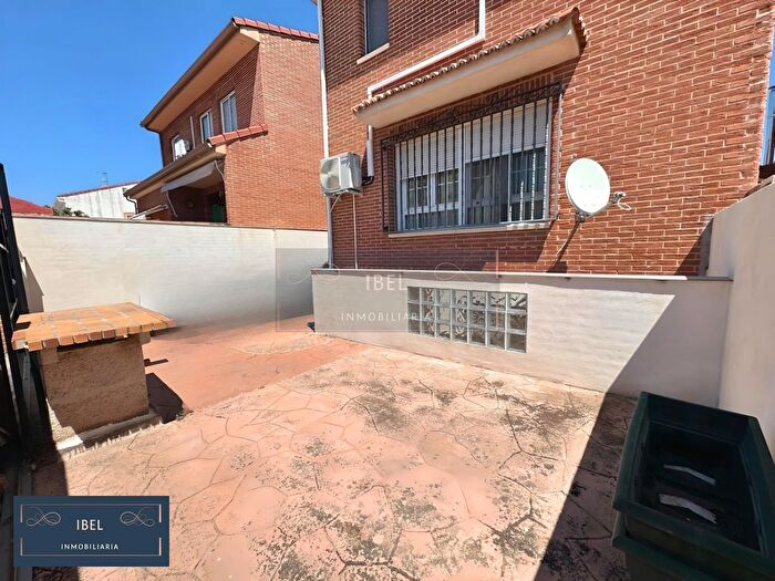 Casas en venta y pisos alquiler - 3