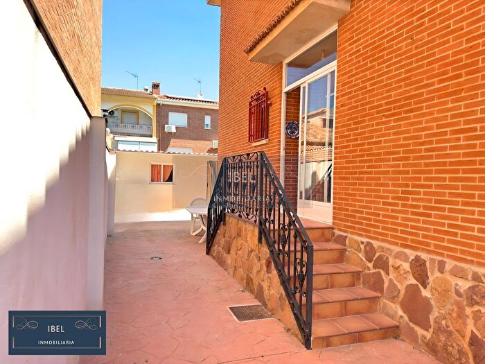 Casas en venta y pisos alquiler - 1