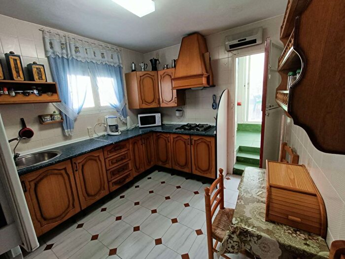 Casas en venta y pisos alquiler - 3