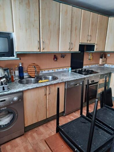 Casas en venta y pisos alquiler - 3